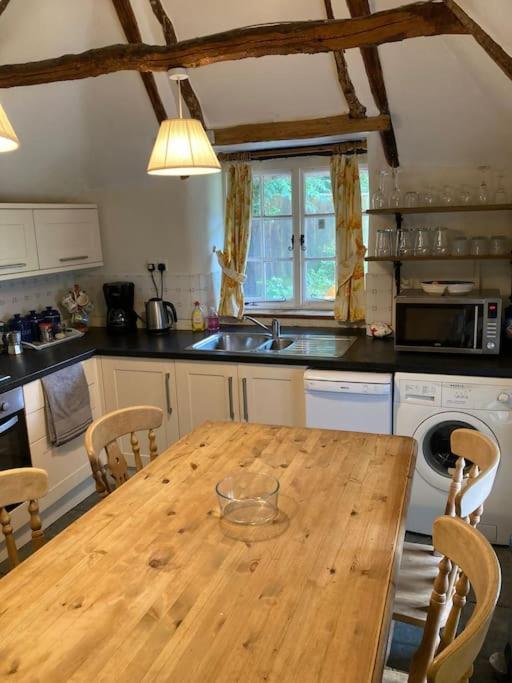 Stable Cottage - Sleeps 6, Near Lulworth Cove Dorchester Ngoại thất bức ảnh